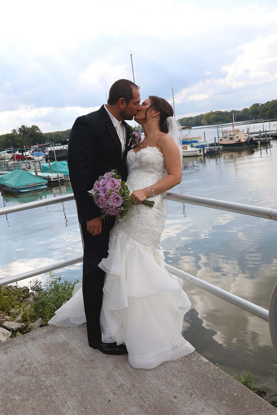 the Perrysburg Marina is a perfect spot for romantic wedding photography