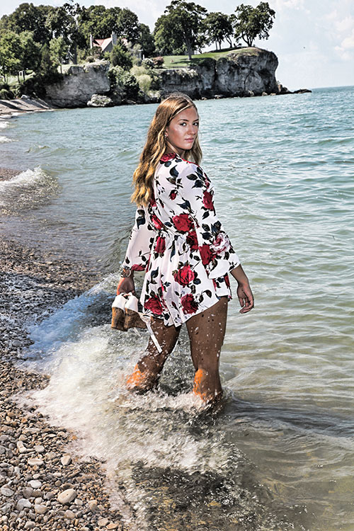 senior photos at the bluffs in port clinton on the beach of lake erie