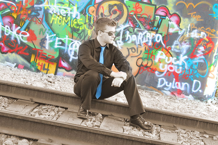 urban senior pictures at the graffiti wall in sylvania, ohio