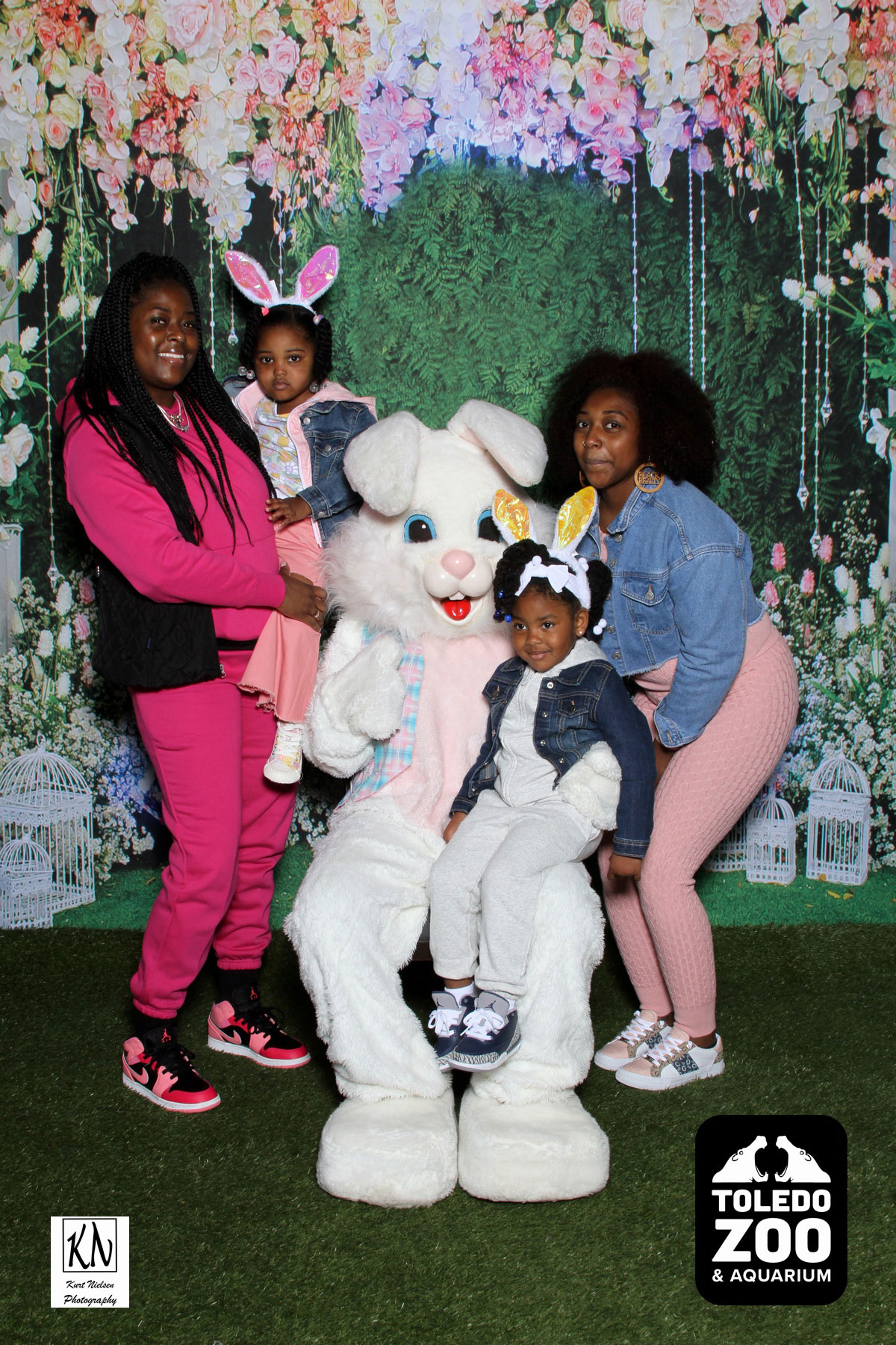 Easter Bunny photos at the Toledo Zoo